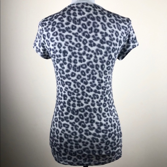 Banana Republic Grey Jaguar Print V-Neck T-Shirt - Picture 3 of 7